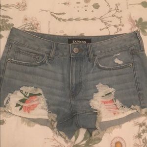 Express low rise flower jean shorts